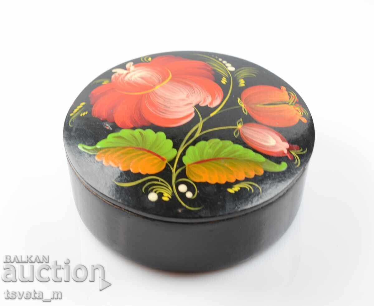 Дървена кутия за бижута Хохлома СССР лак ръчно рисуван капак с цена 10.00 лв. | € 5.11 Дървена кутия за бижута Хохлома СССР лак ръчно рисуван капак с цена 10.00 лв. | € 5.11
