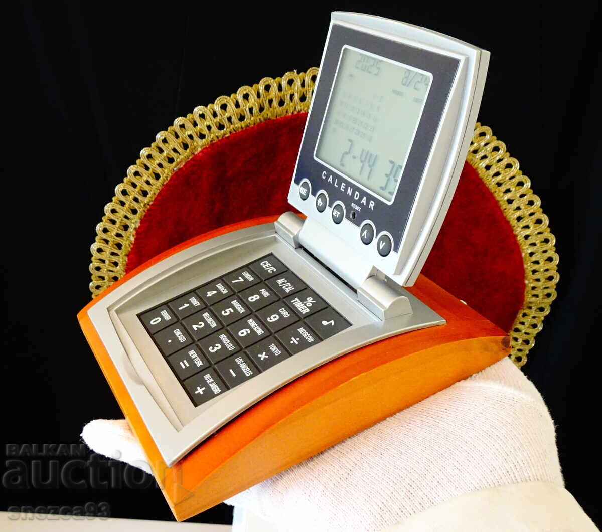 Delivery of Table clock, alarm clock, calendar, wooden base