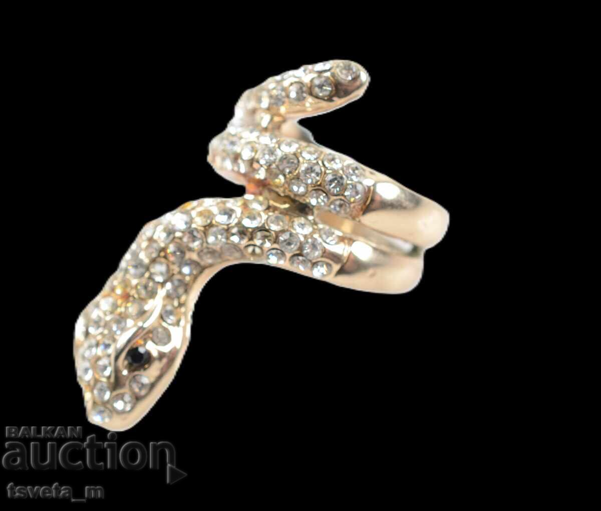 Παράδοση Δαχτυλίδι φίδι Παράδοση Δαχτυλίδι φίδι