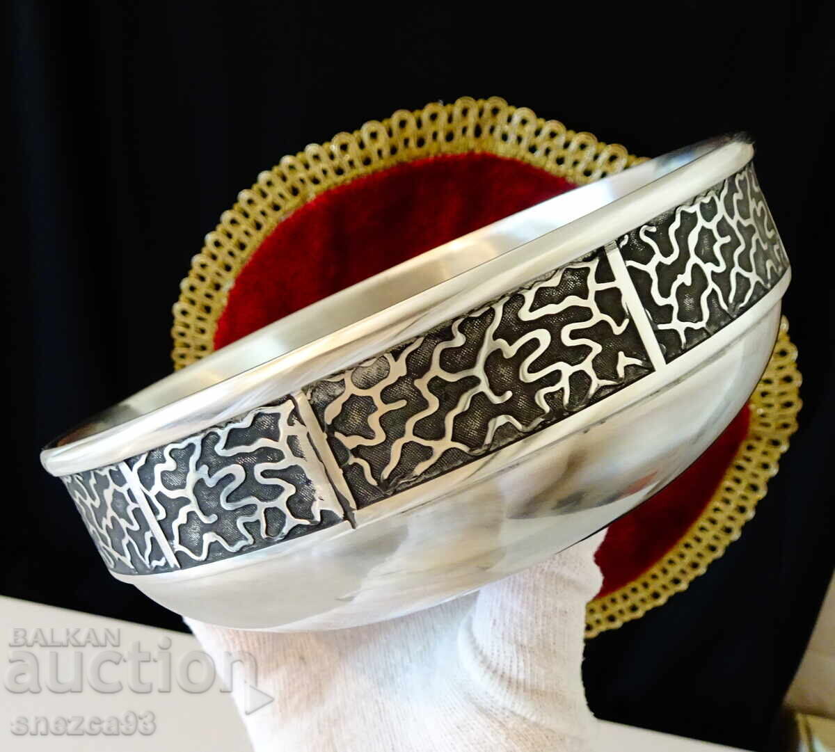 Παράδοση Νορβηγικό πήλινο μπολ, σαλατιέρα από κασσίτερο, ανάγλυφο