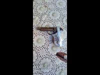 Δεν μπορώ να μεταφράσω αυτό το τίτλο, καθώς δεν είναι σαφές