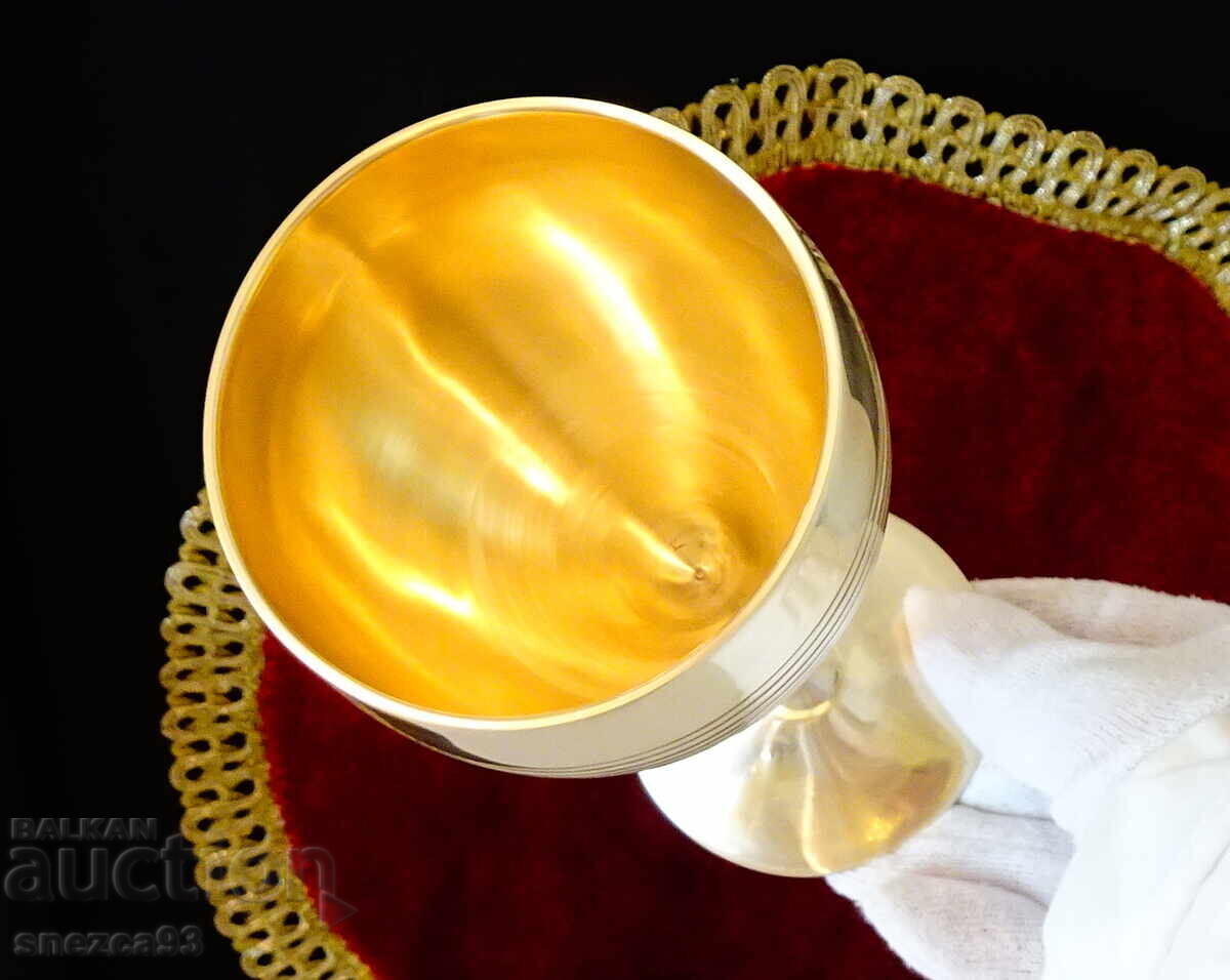 Аукцион Бронзов бокал,чаша за вино,лале,релеф.