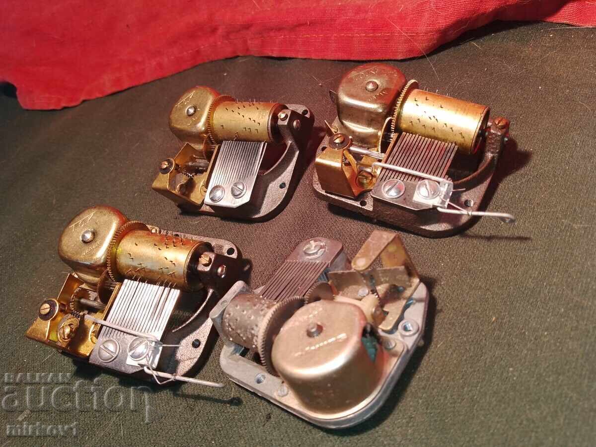 Patru lanterne cu preț 36.00 BGN | € 18.41