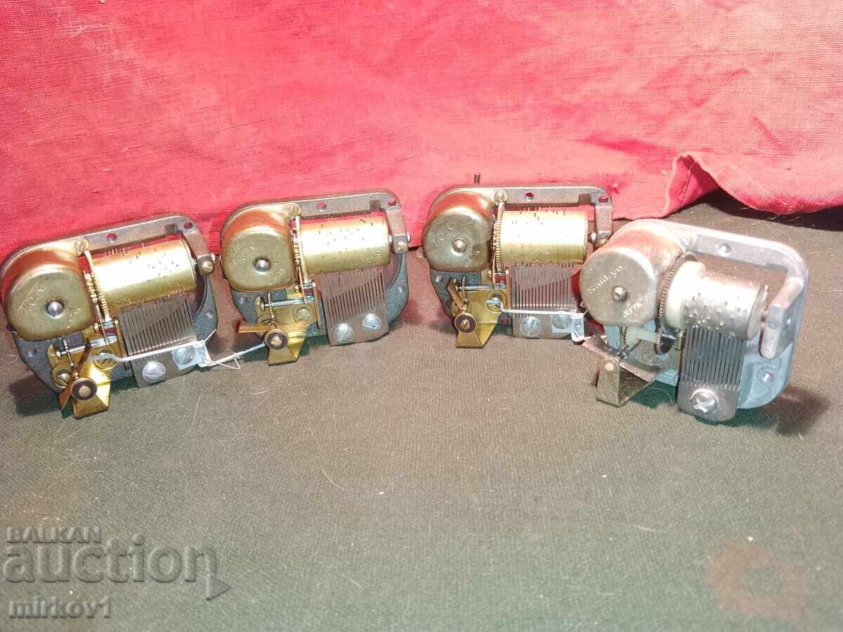 Licitație Patru lanterne