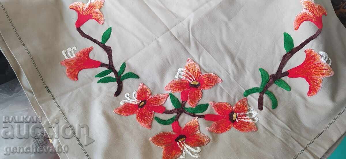 Large tablecloth with plush tufted embroidery - 6