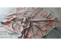 Față de masă mare cu broderie plușată tip tufting