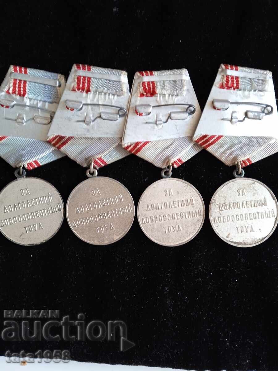 4 Medalii Veteran al Muncii URSS cu ștampile diferite cu preț € 40.90 | 79.99 BGN