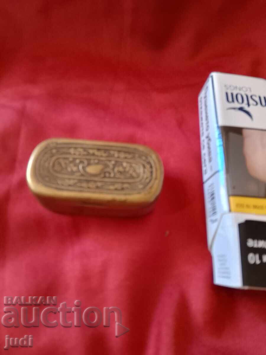 Veche cutie de tutun de prizat