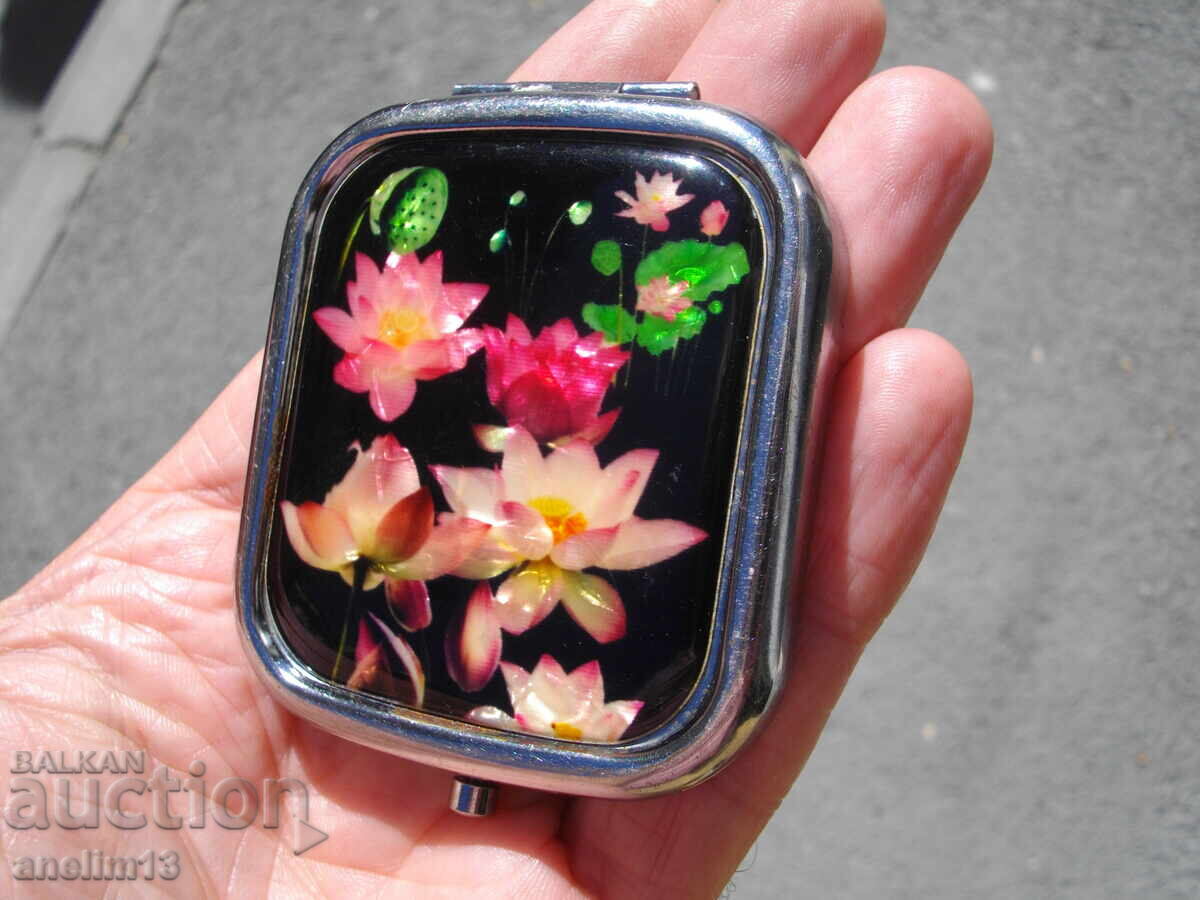 OLD POCKET MIRROR MIRROR OLD POCKET MIRROR MIRROR