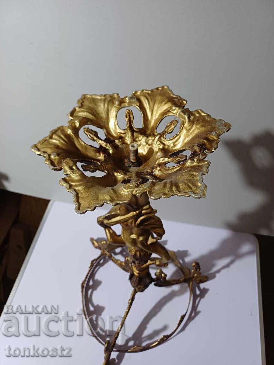 Licitație Ornament vechi pentru lampă electrică Licitație Ornament vechi pentru lampă electrică