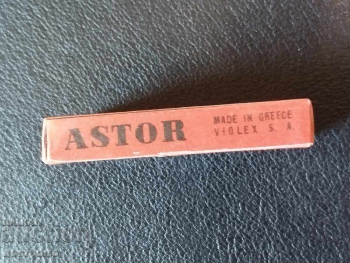 Auction  From a time long ago, 5 pieces - unopened Thin ASTOR Special - A5673