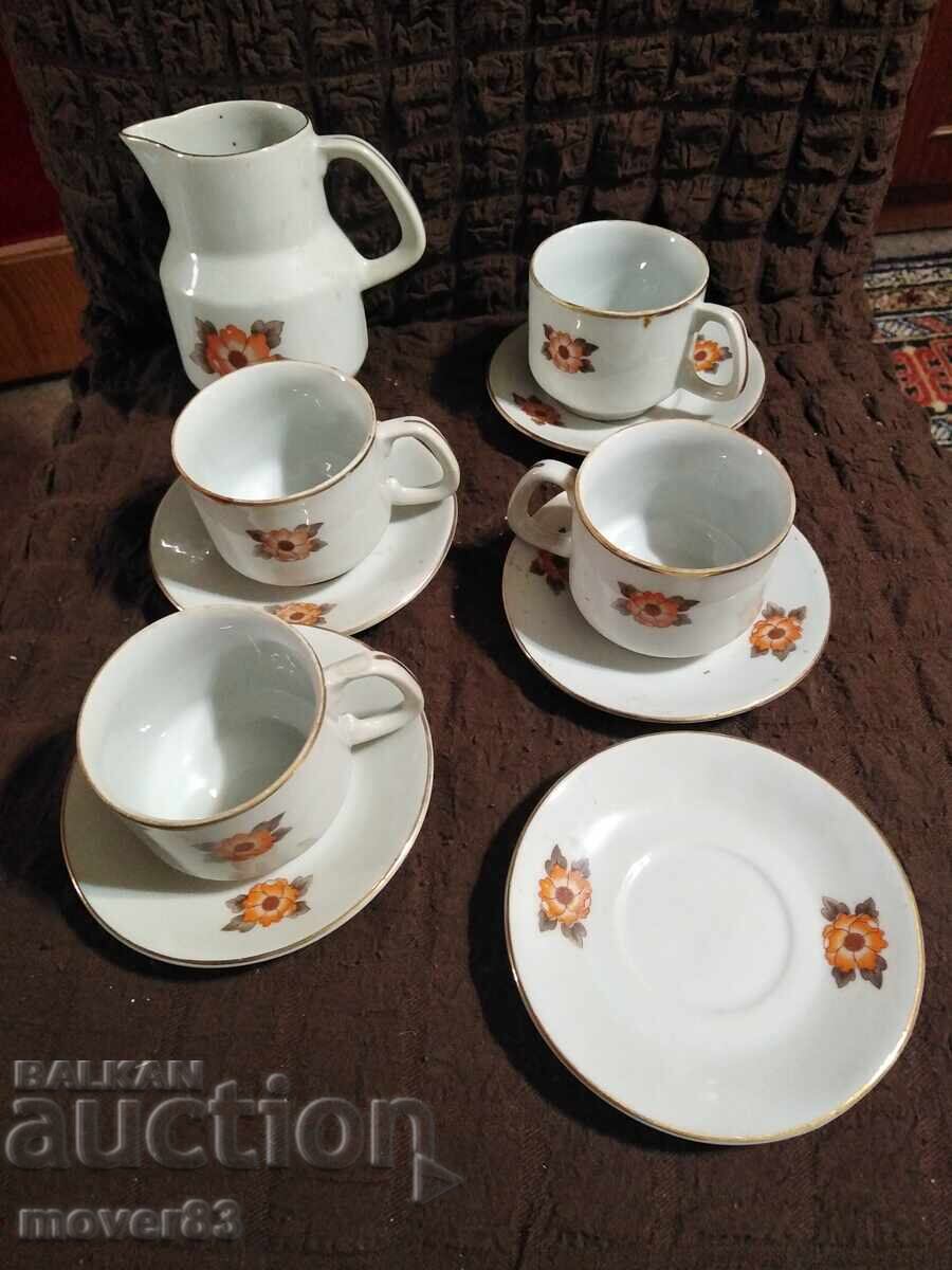 Σετ πορσελάνης. Ελλιπές