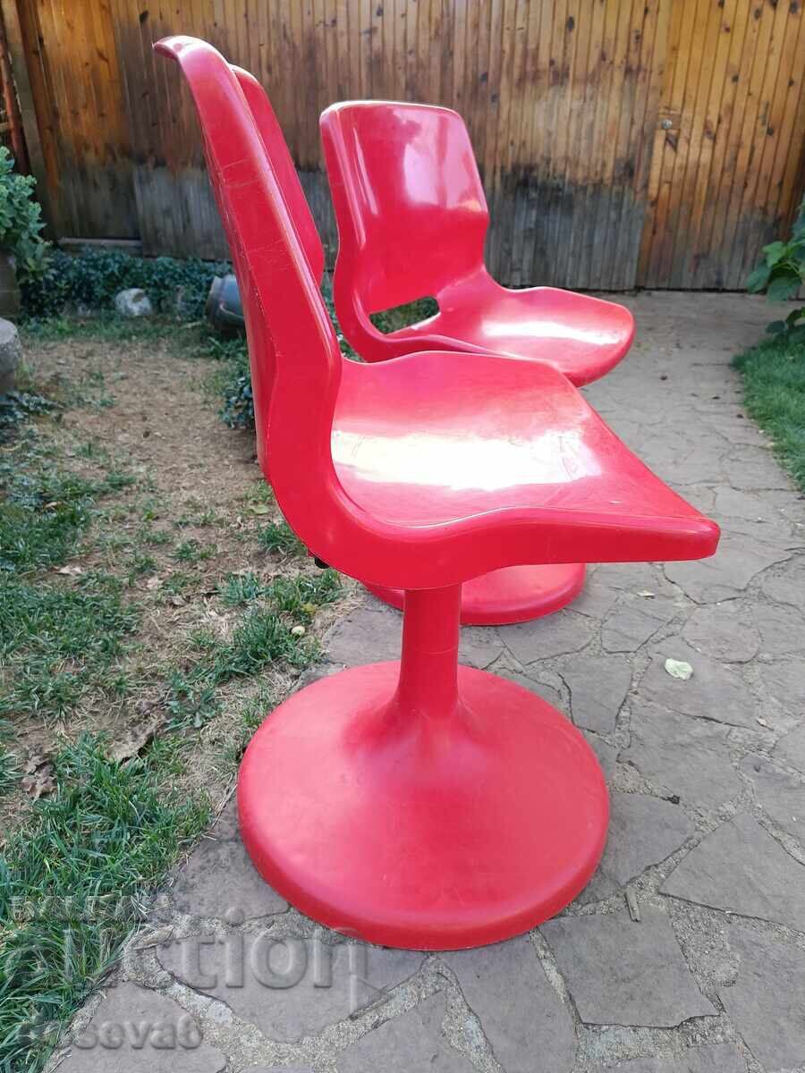 Livrarea 2 buc. Scaune vintage rotative din plastic Livrarea 2 buc. Scaune vintage rotative din plastic