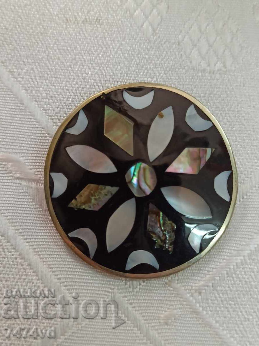 ΒΙΝΤΑΤΖ ΜΠΡΟΧ, ΕΓΚΛΕΙΣΤΩΣΗ ΜΕ ΜΑΡΓΑΡΙΤΗ ΚΑΙ ΛΟΙΠΑ