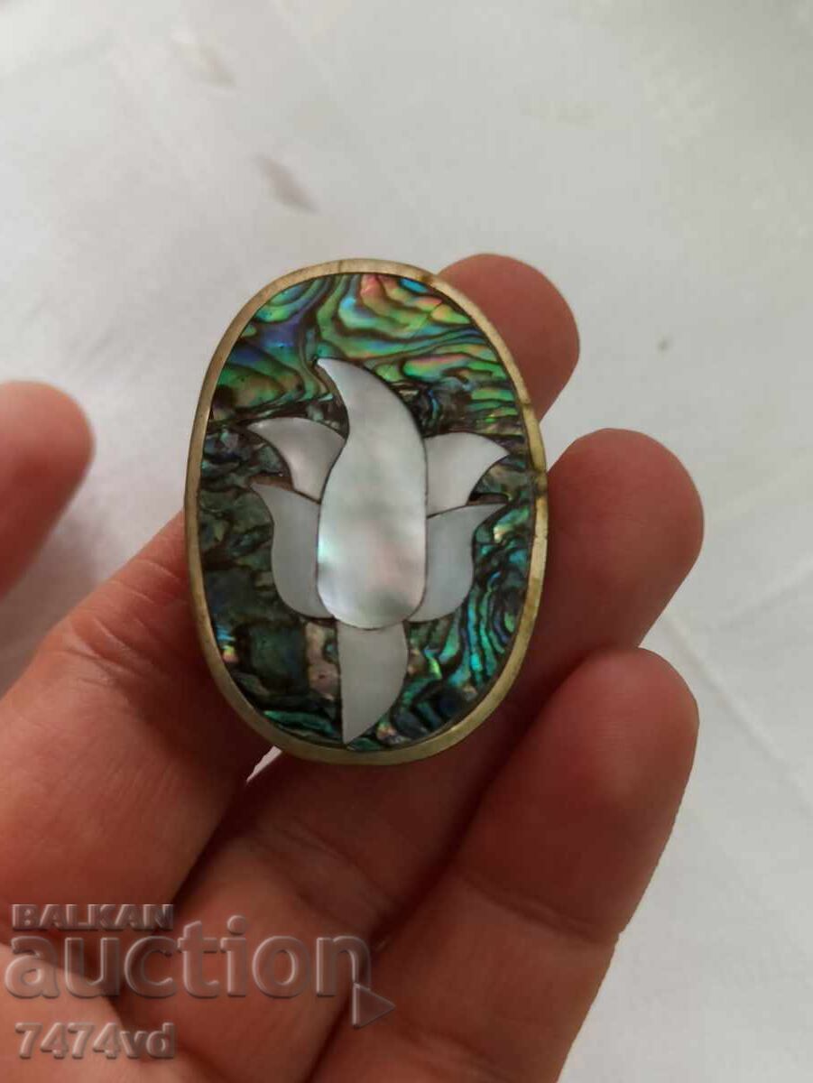 Auction VINTAGE BROOCH, INLAY WITH MOTHER-OF-PEARL, TURQUOISE GREEN AND OTHER Auction VINTAGE BROOCH, INLAY WITH MOTHER-OF-PEARL, TURQUOISE GREEN AND OTHER