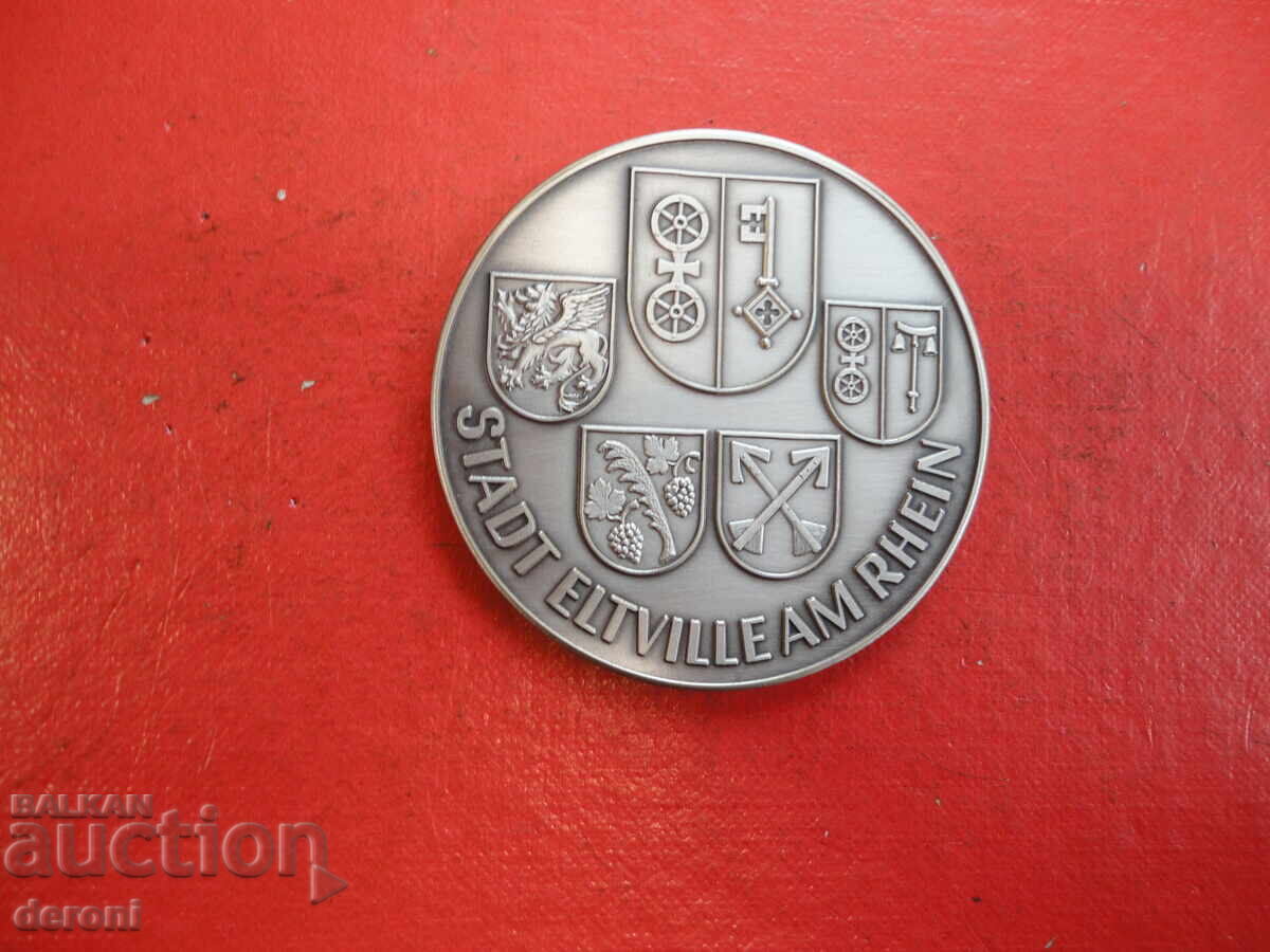 Delivery of German Medal Plaque 2001 Delivery of German Medal Plaque 2001