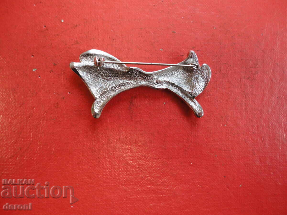 Delivery of Wonderful brooch with stones 166