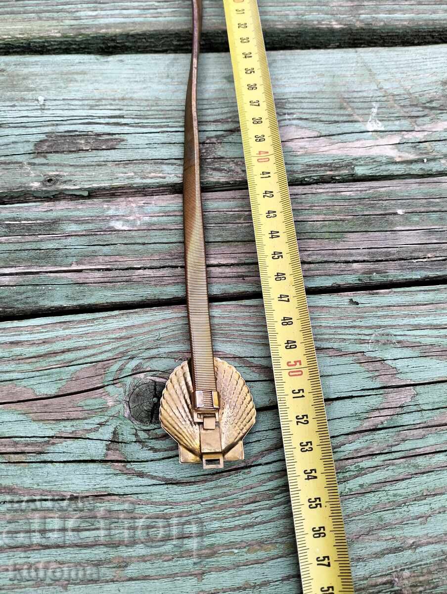 Аукцион Старинен позлатен колан с формата на мида Аукцион Старинен позлатен колан с формата на мида