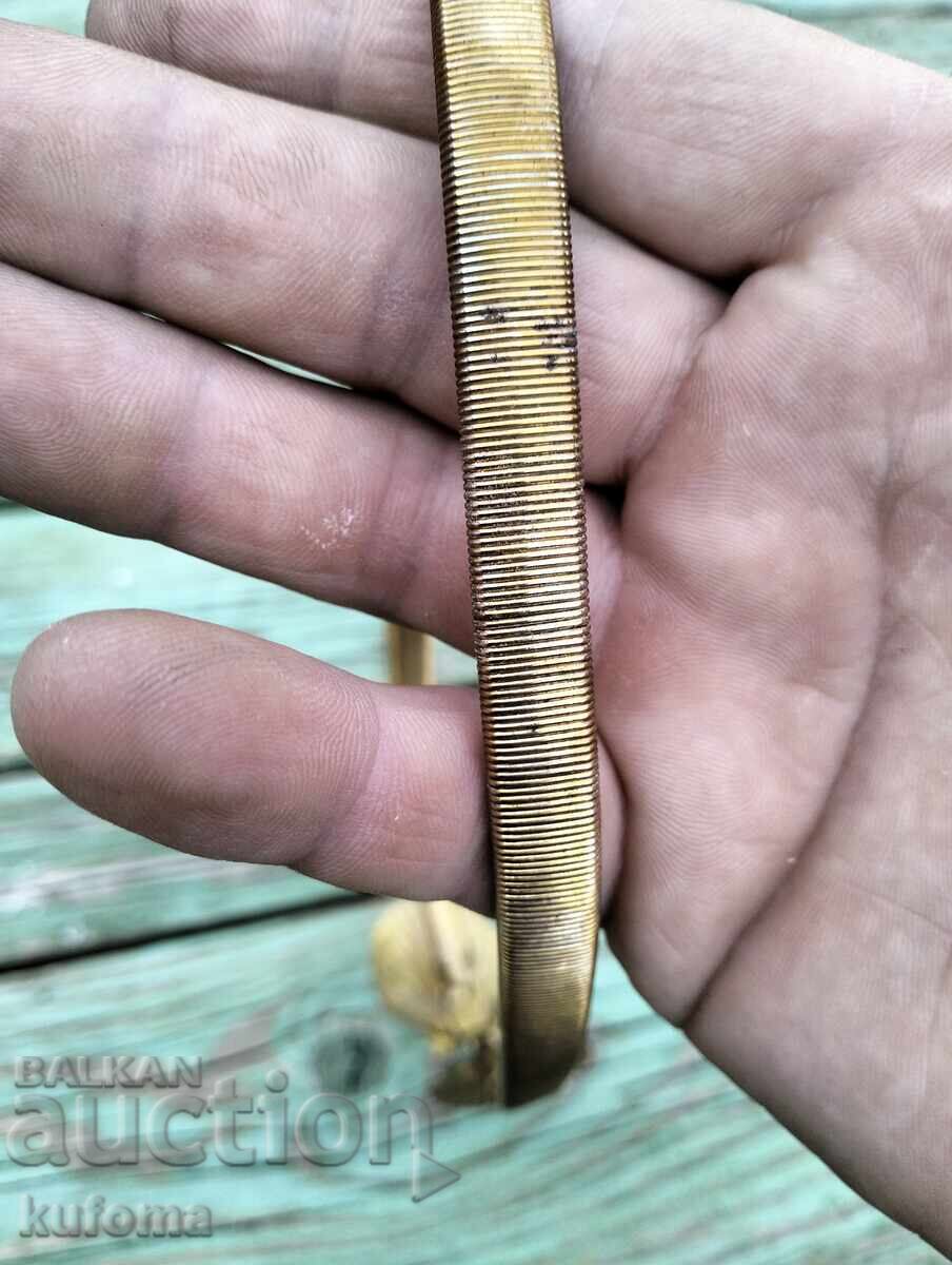 Доставка на Старинен позлатен колан с формата на мида Доставка на Старинен позлатен колан с формата на мида