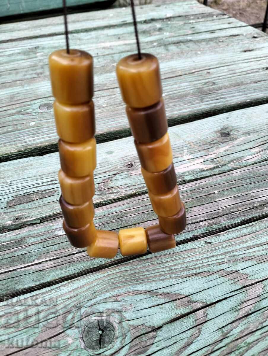 Veche mătanie bacelit/chihlimbar cu preț 159.99 BGN | € 81.80