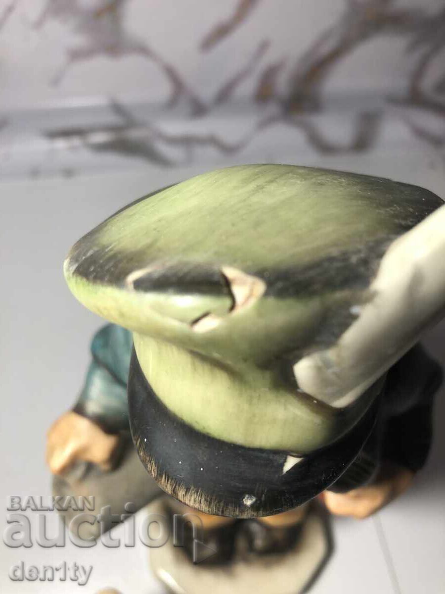 Figurine bavareze vest-germane, deteriorate Germania de Vest cu preț 25.00 BGN | € 12.78