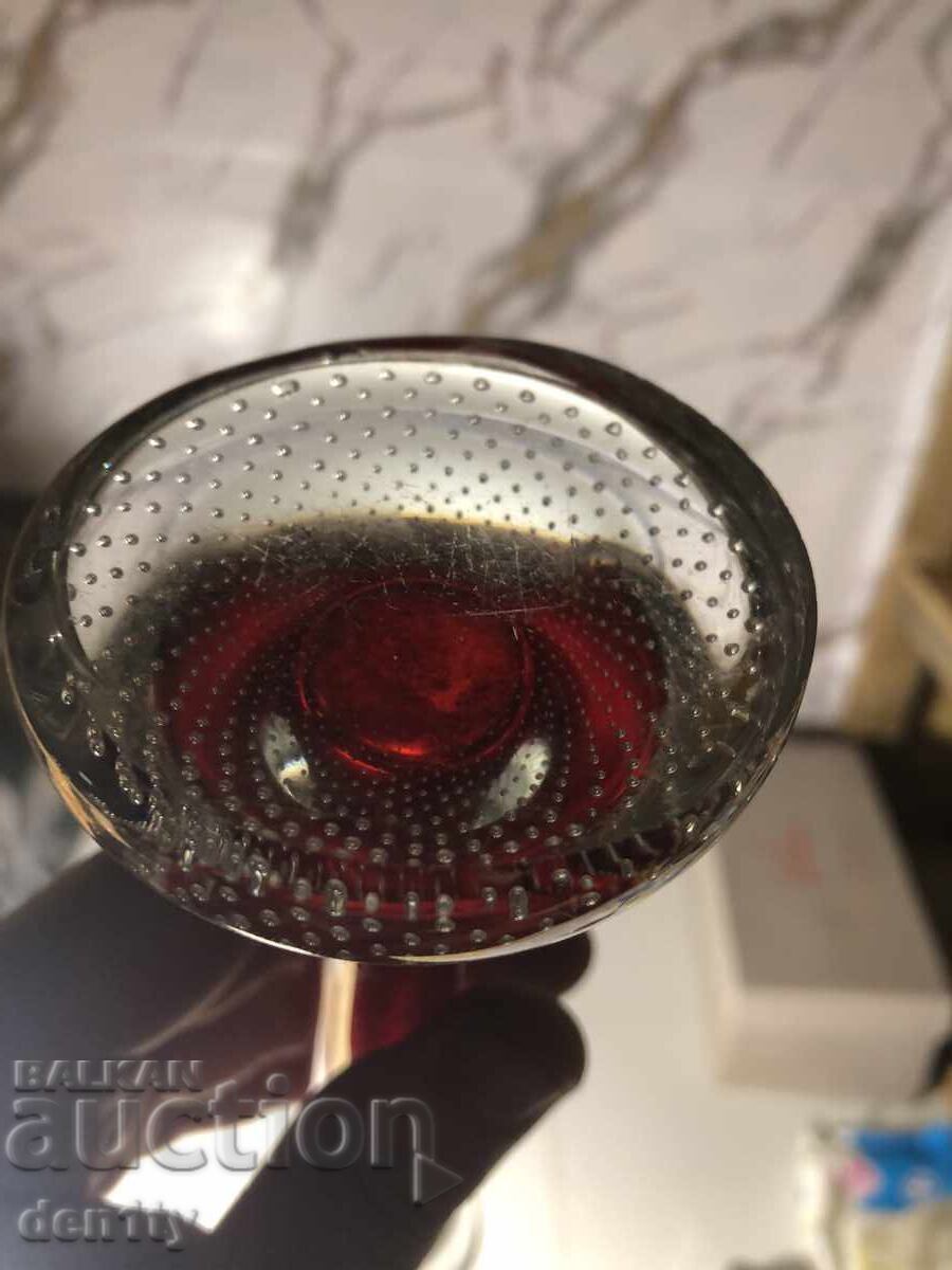 Доставка на шведска рубиненочервена стъклена ваза