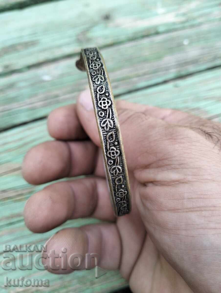 Аукцион Стара посребрена гривна с естествени камъни тигрово око