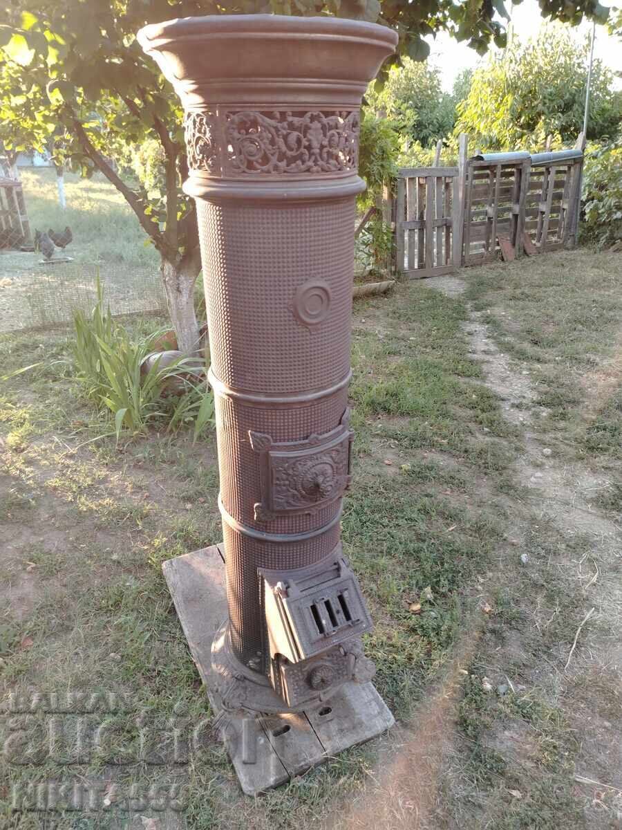 Old beautiful cast iron column stove - Vienna/Austria 1900 Old beautiful cast iron column stove - Vienna/Austria 1900