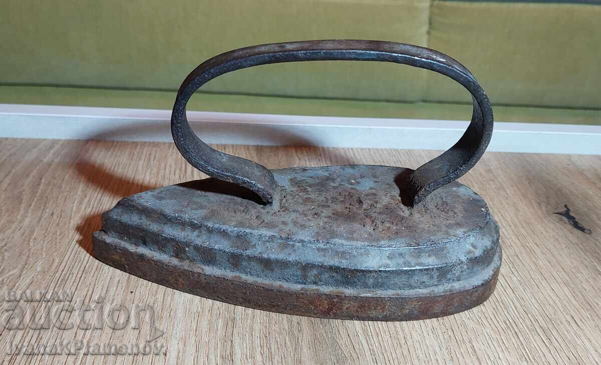Licitație Fier de călcat vintage pentru colecționari