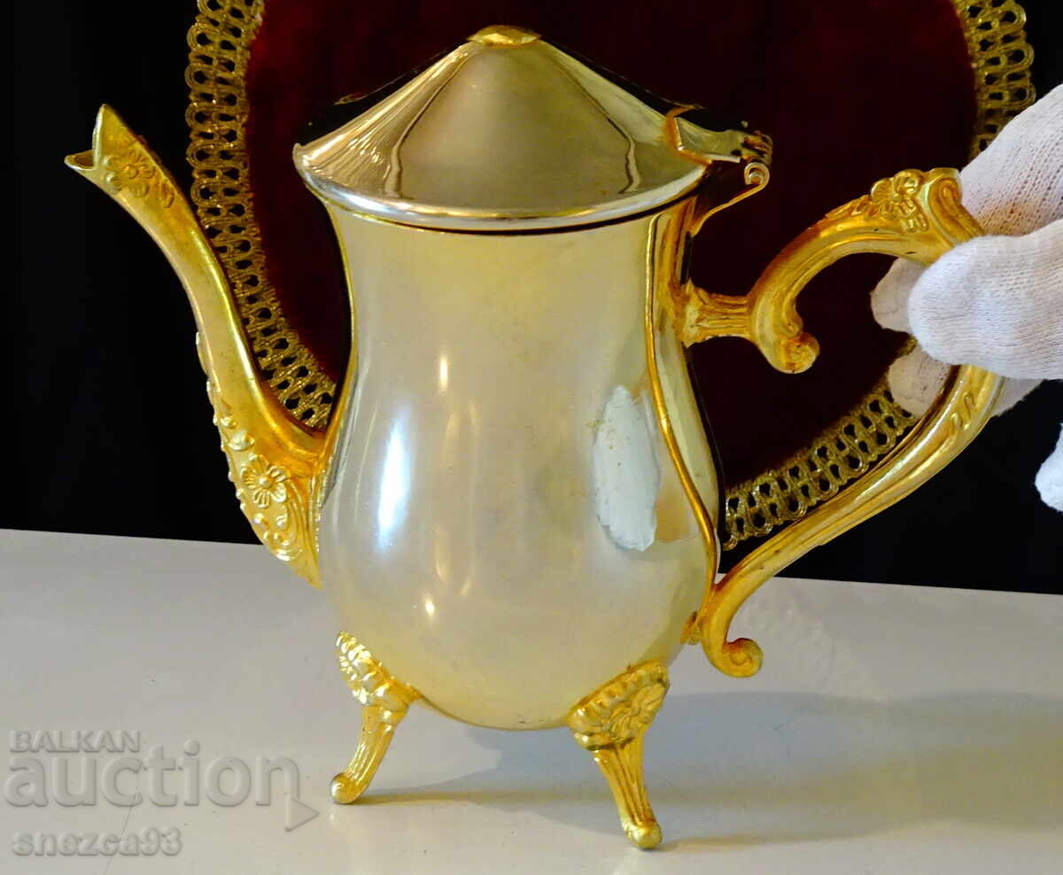 Бронзова кана,дебела позлата,барок.