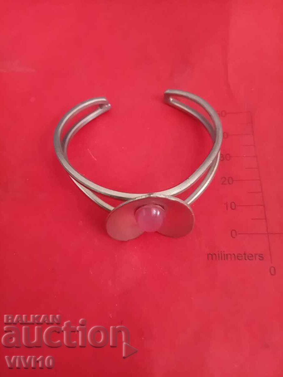 Αρχαίο βραχιόλι με ροζ πέτρα