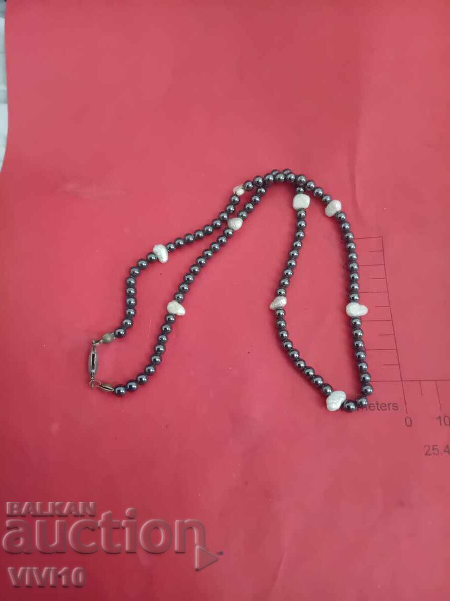 Αρχαίο κολιέ με αιματίτη με τιμή € 15.34 | 30.00 BGN Αρχαίο κολιέ με αιματίτη με τιμή € 15.34 | 30.00 BGN