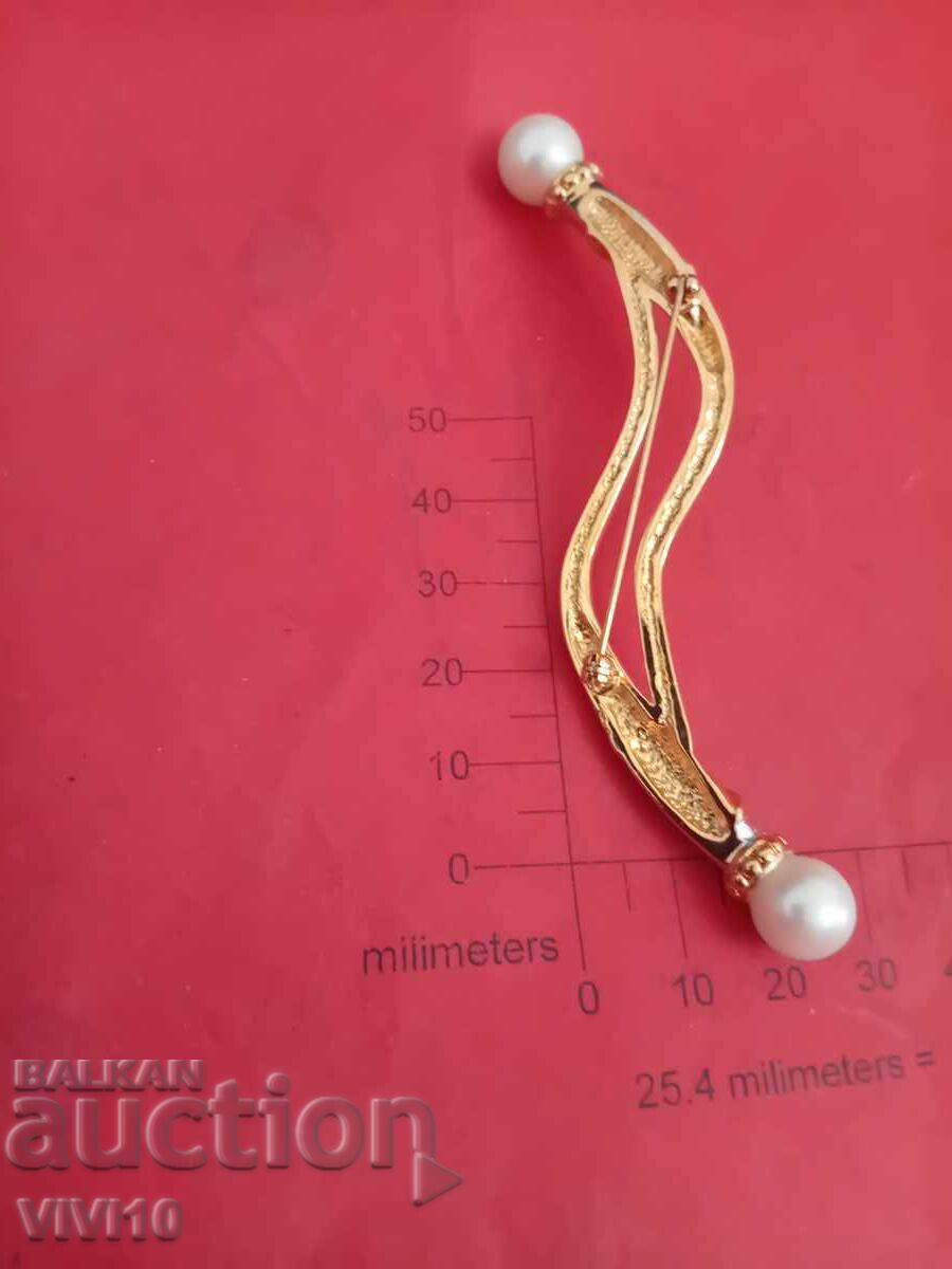 Αντίκα καρφίτσα με μαργαριτάρια με τιμή 30.00 BGN | € 15.34