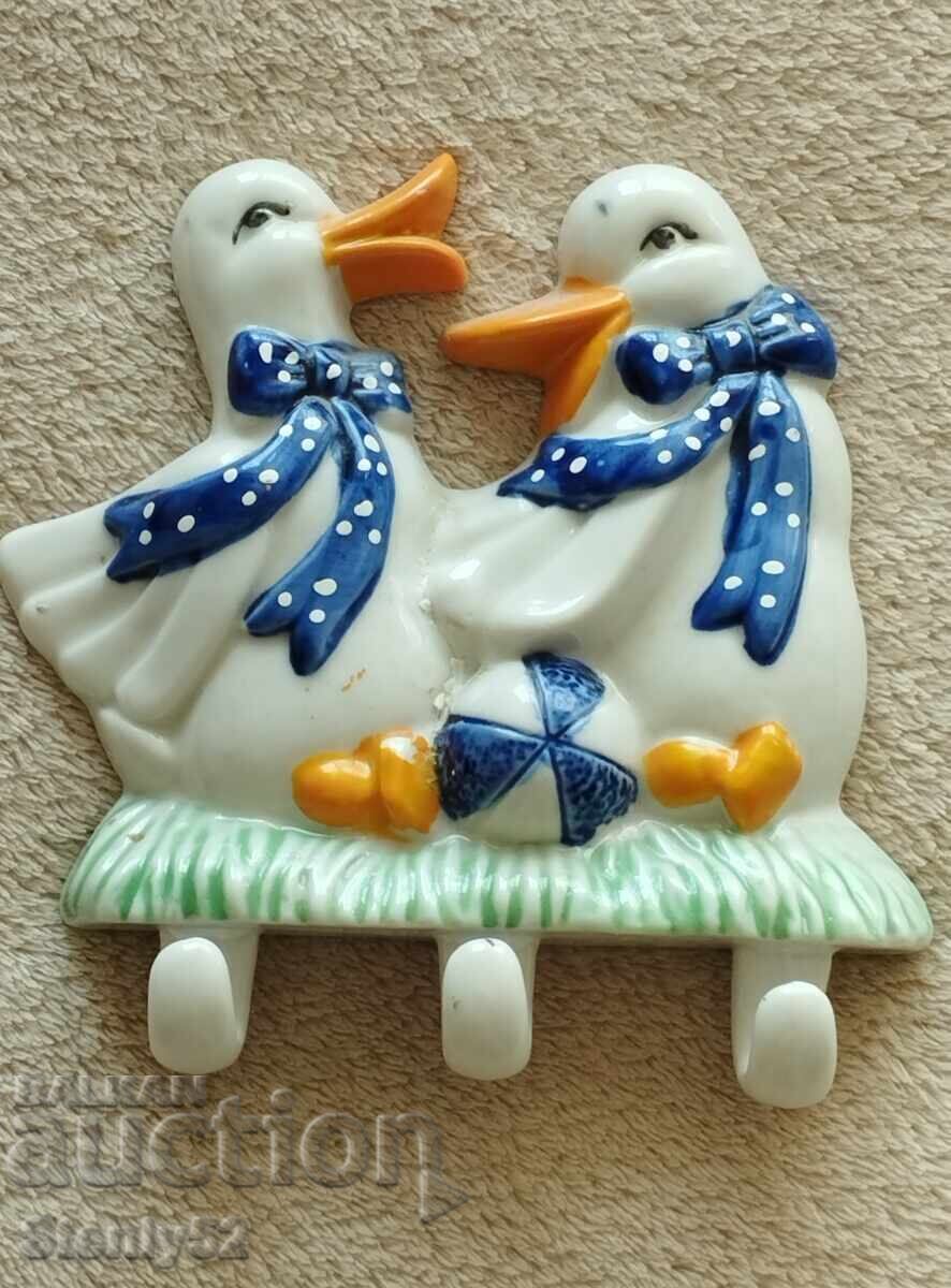 Порцеланова закачалка "Двете патета"