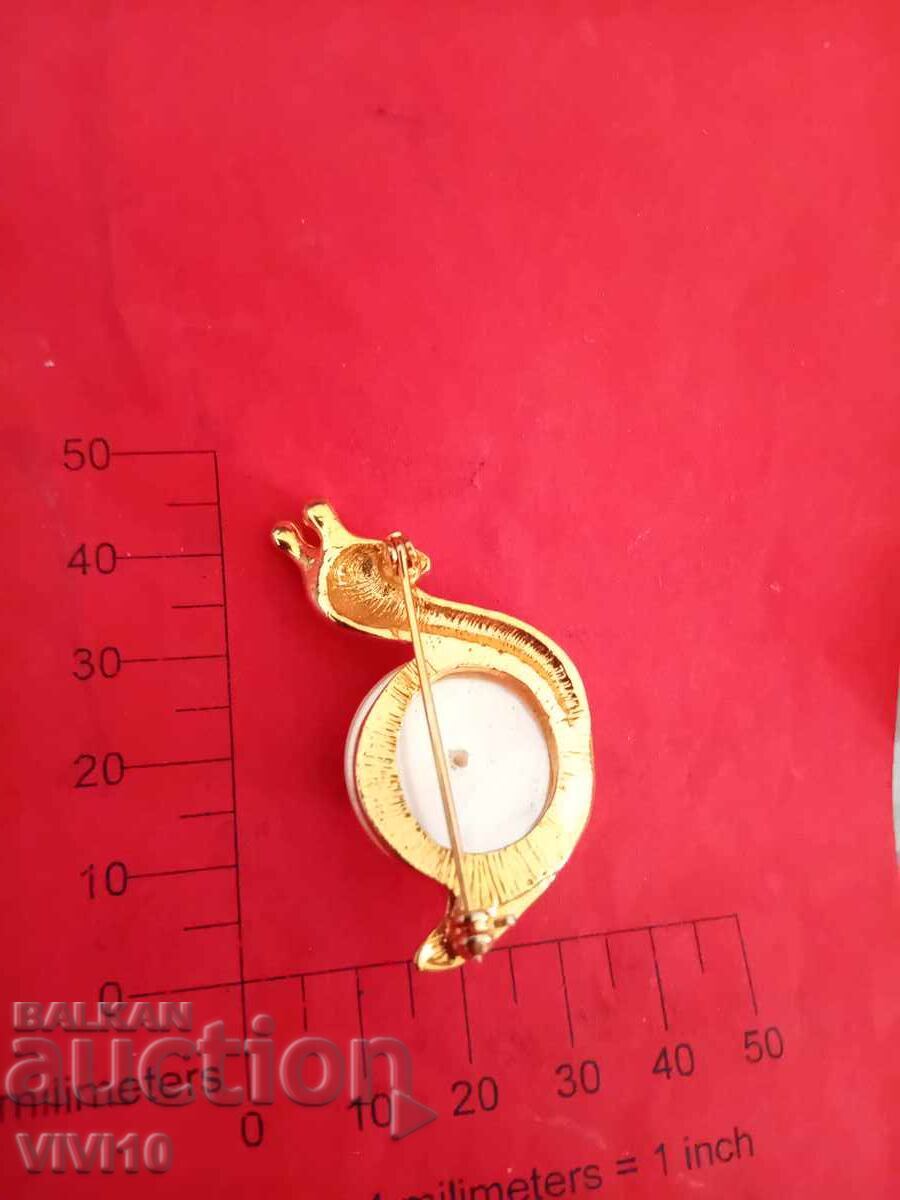 Старинна брошка със седеф ,Позлата с цена 20.00 лв. | € 10.23