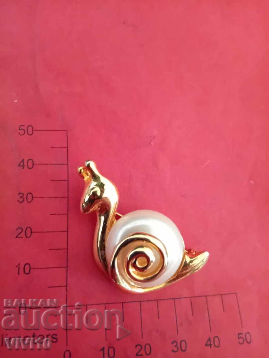 Старинна брошка със седеф ,Позлата