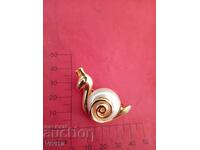 Старинна брошка със седеф ,Позлата