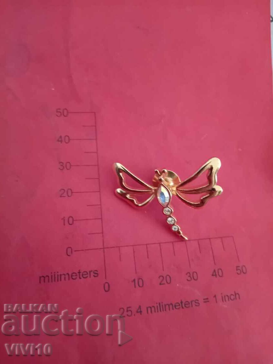 Старинна брошка с камъни