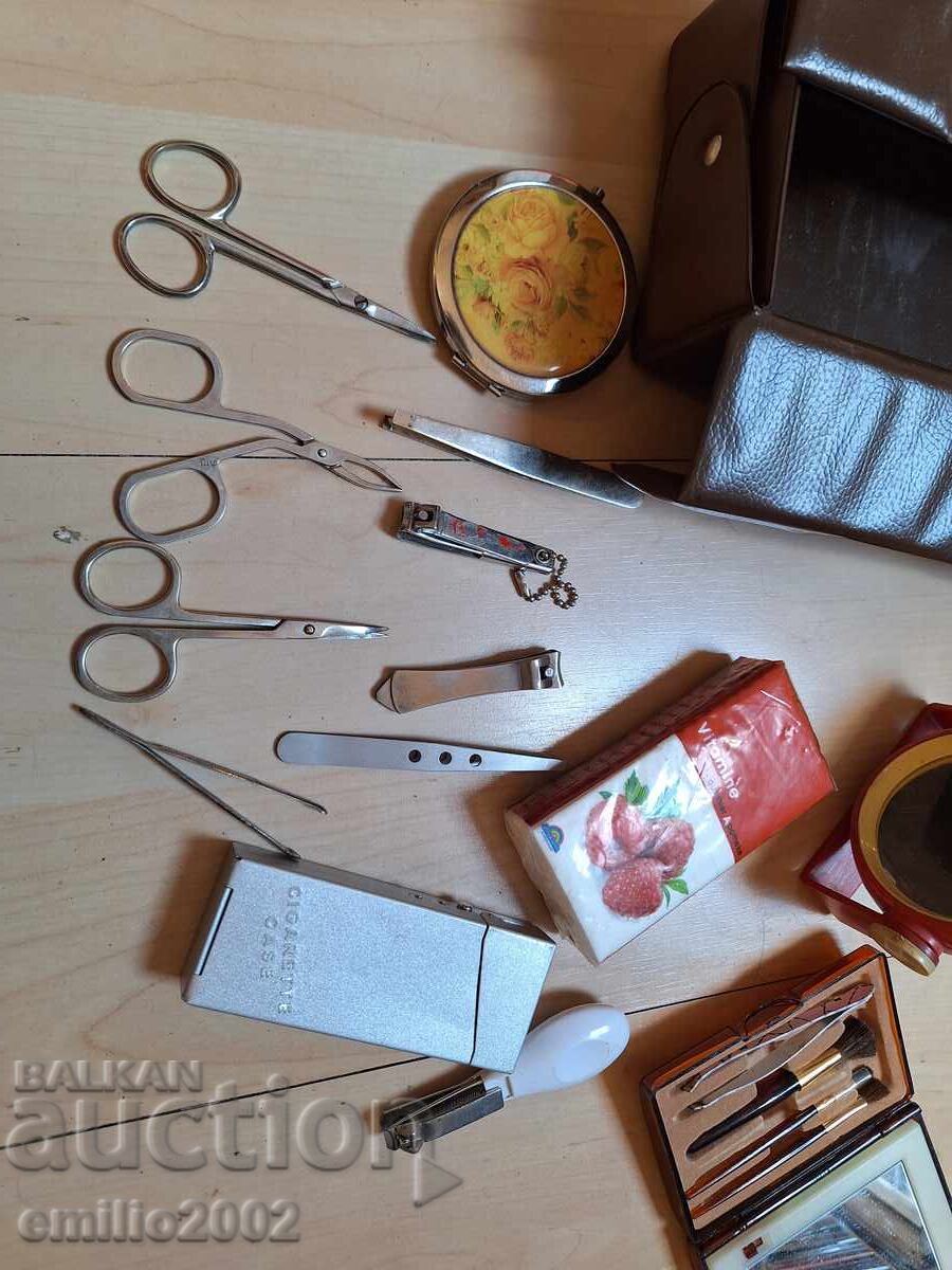 Licitație Geantă de damă cu accesorii retro soc