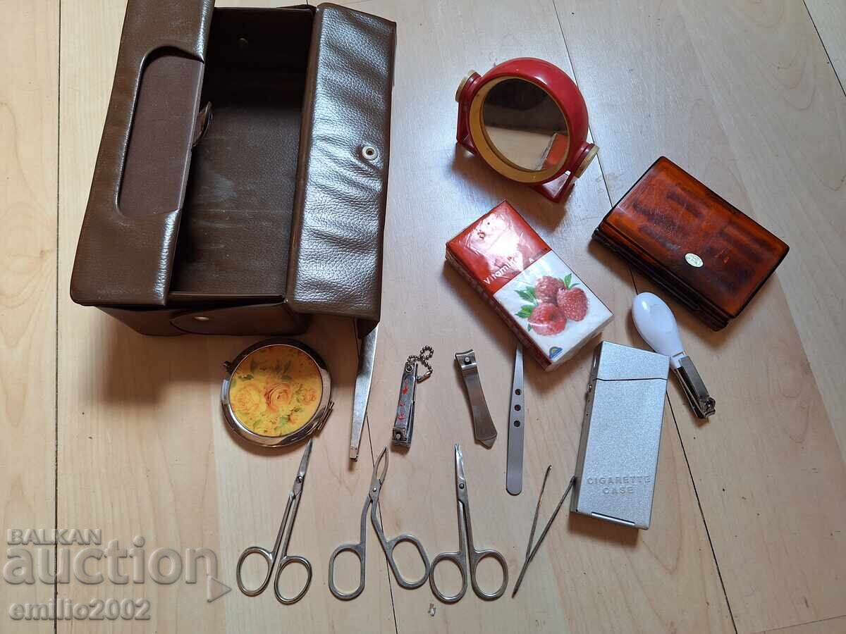 Geantă de damă cu accesorii retro soc