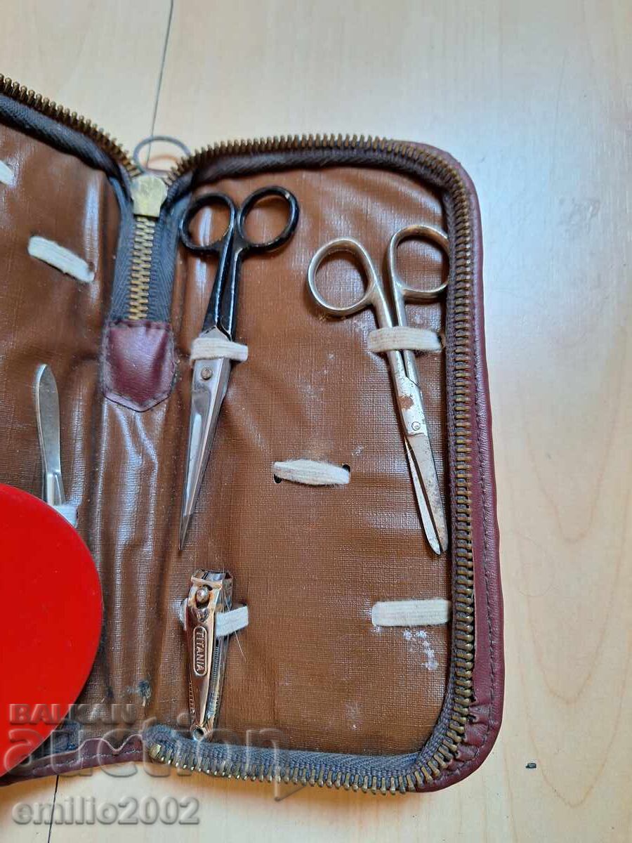 Γυναικείο νεσεσέρ με αξεσουάρ ρετρό σοσιαλιστικό με τιμή 9.00 BGN | € 4.60 Γυναικείο νεσεσέρ με αξεσουάρ ρετρό σοσιαλιστικό με τιμή 9.00 BGN | € 4.60