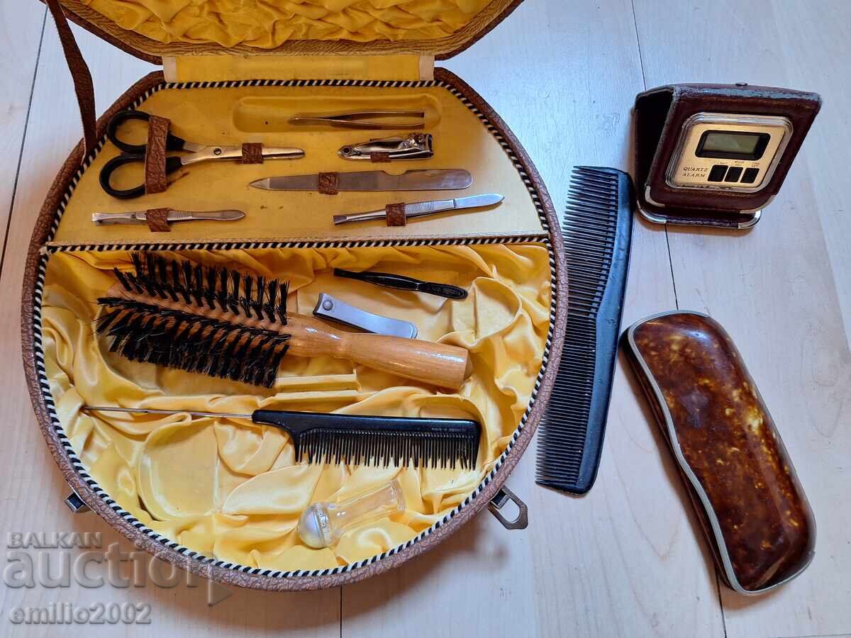 Дамска кутия с аксесоари ретро соц с цена 9.00 лв. | € 4.60