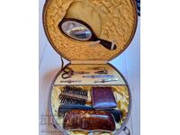 Γυναικεία κασετίνα με αξεσουάρ ρετρό σοσιαλισμού