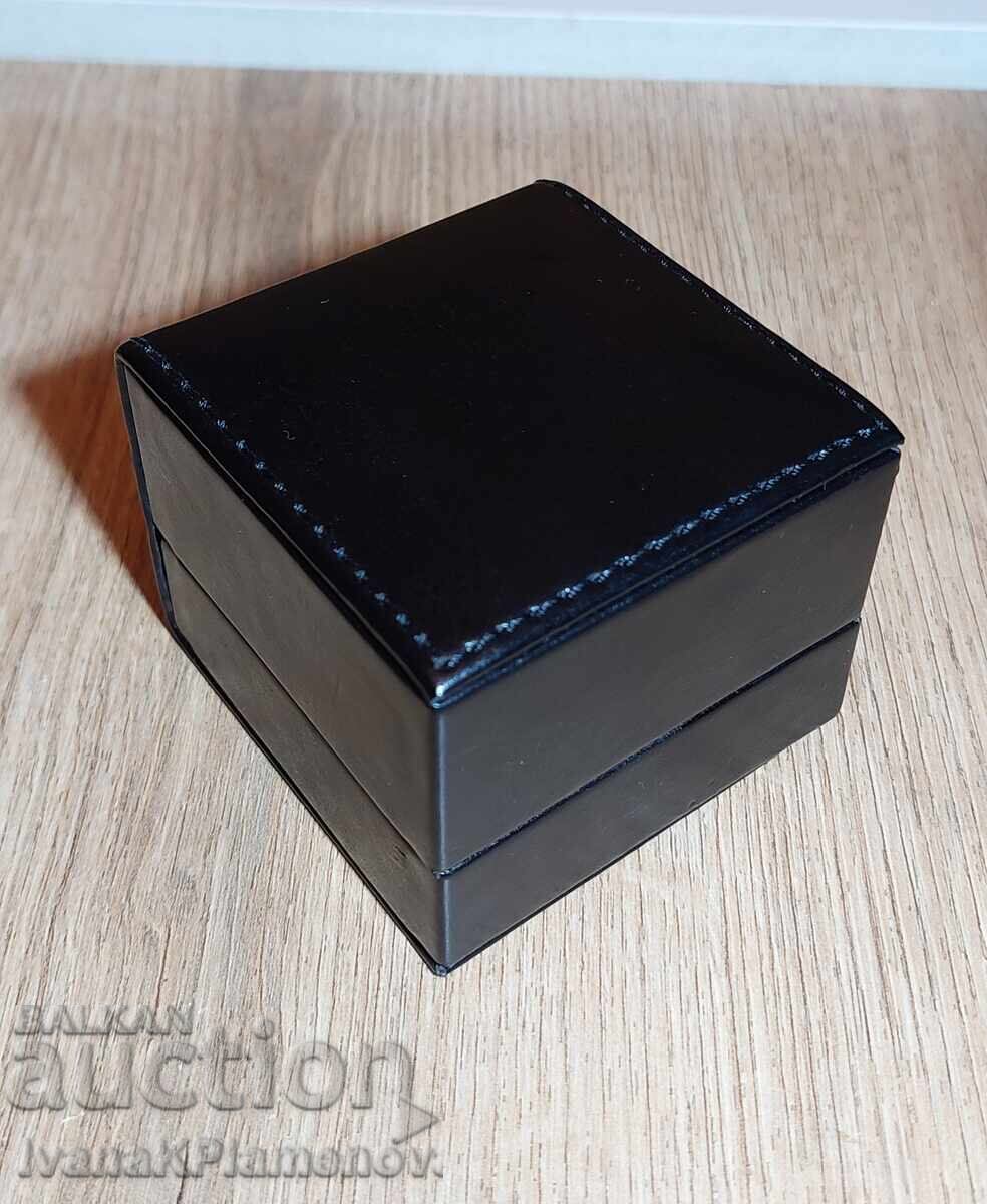 Delivery of Jewelry box, leather, for connoisseurs