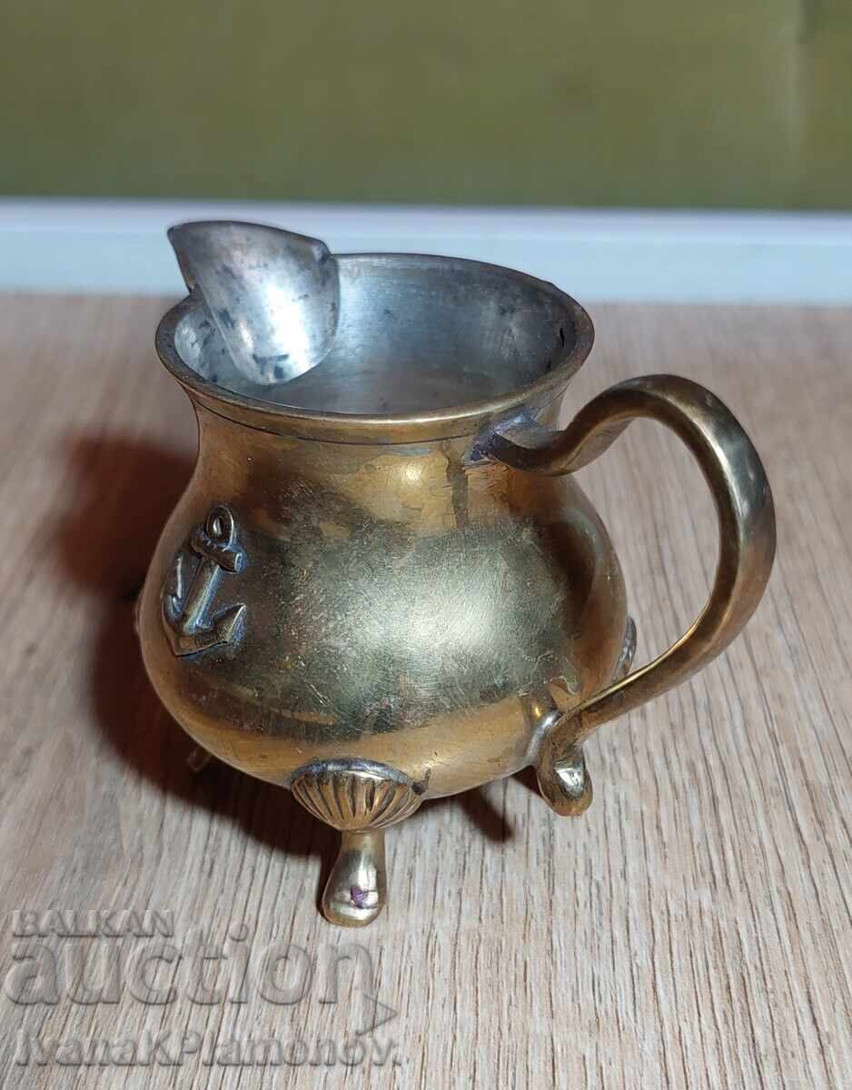 Auction  Brass jugs, two pieces, for connoisseurs