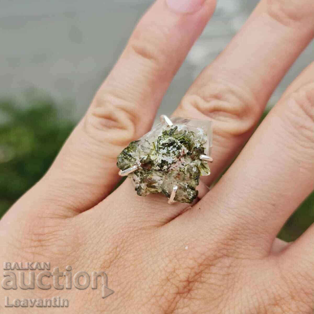 Inel de argint cu Cuarț Epidot cu preț 120.00 BGN | € 61.36