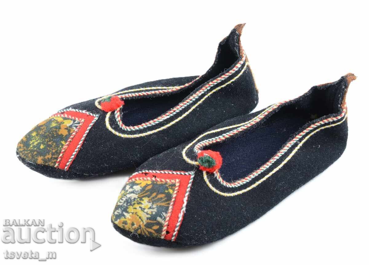 Μάλλινες χειροποίητες κάλτσες, παραδοσιακή φορεσιά με τιμή 10.00 BGN | € 5.11