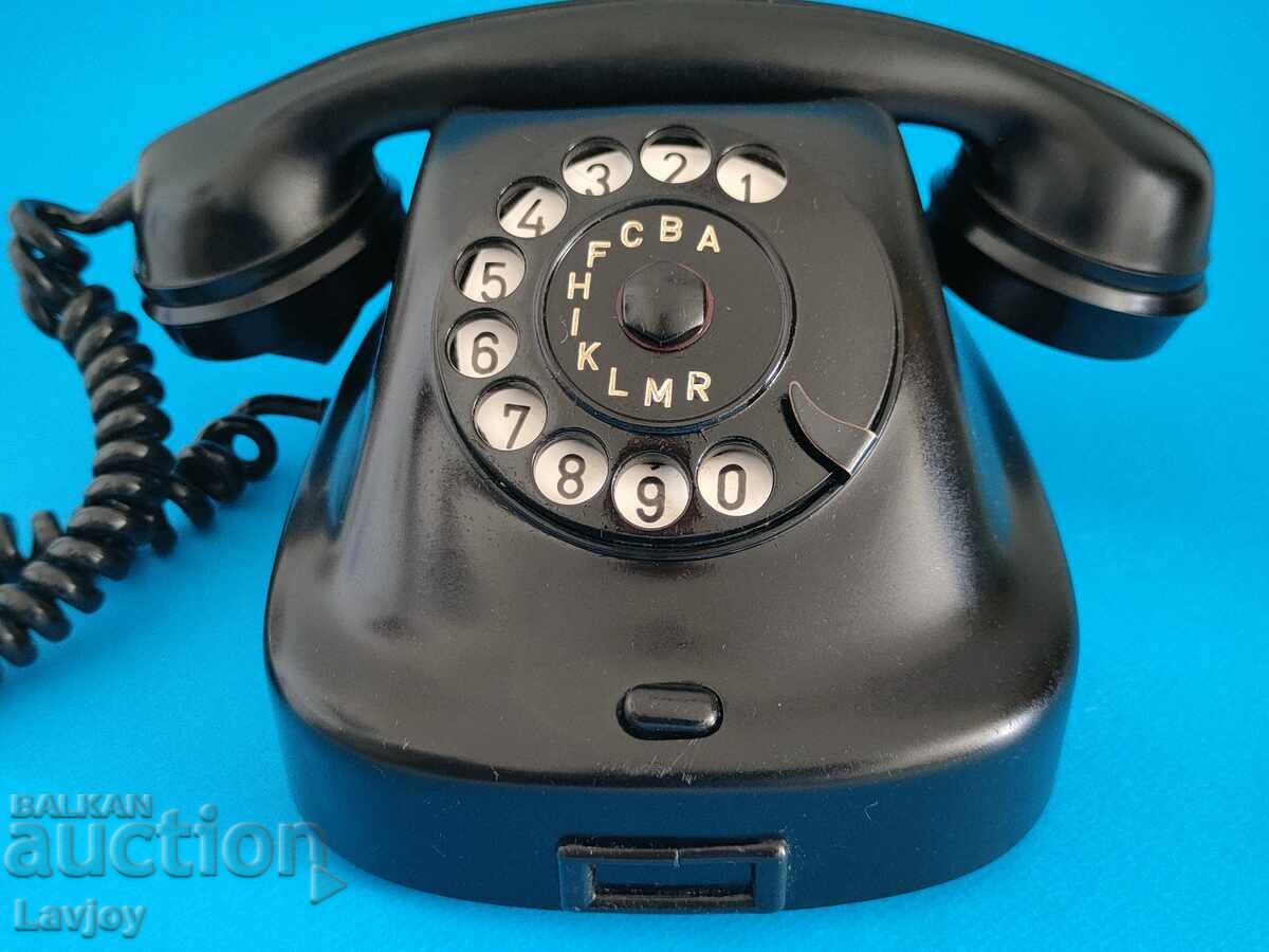 Telefon retro din bachelită, anul 1963 cu preț 40.00 BGN | € 20.45