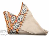 Pătrat brodat manual cu motive populare bulgărești