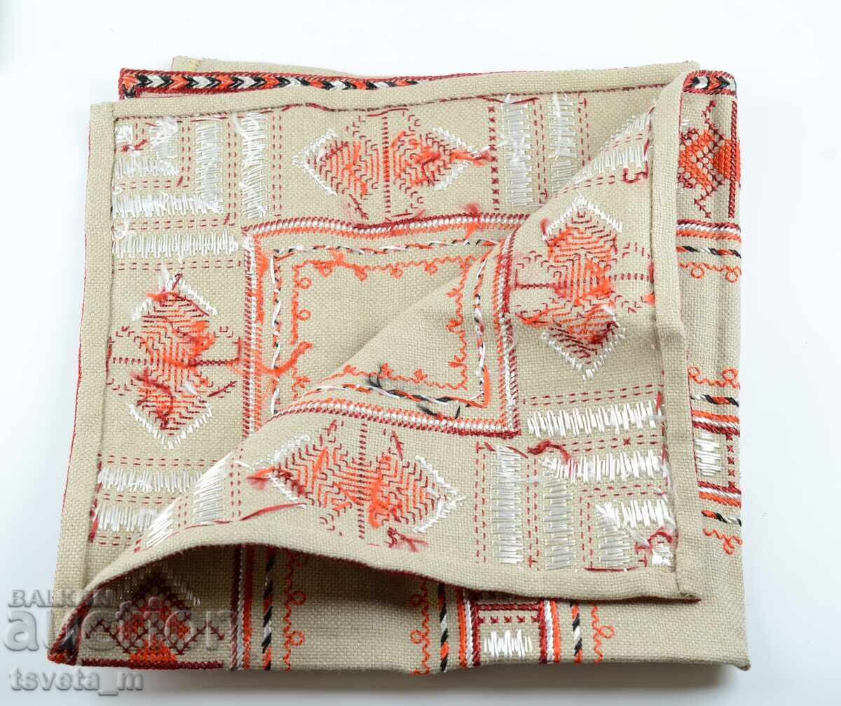 Hand-embroidered square with Bulgarian folk embroidery - 5